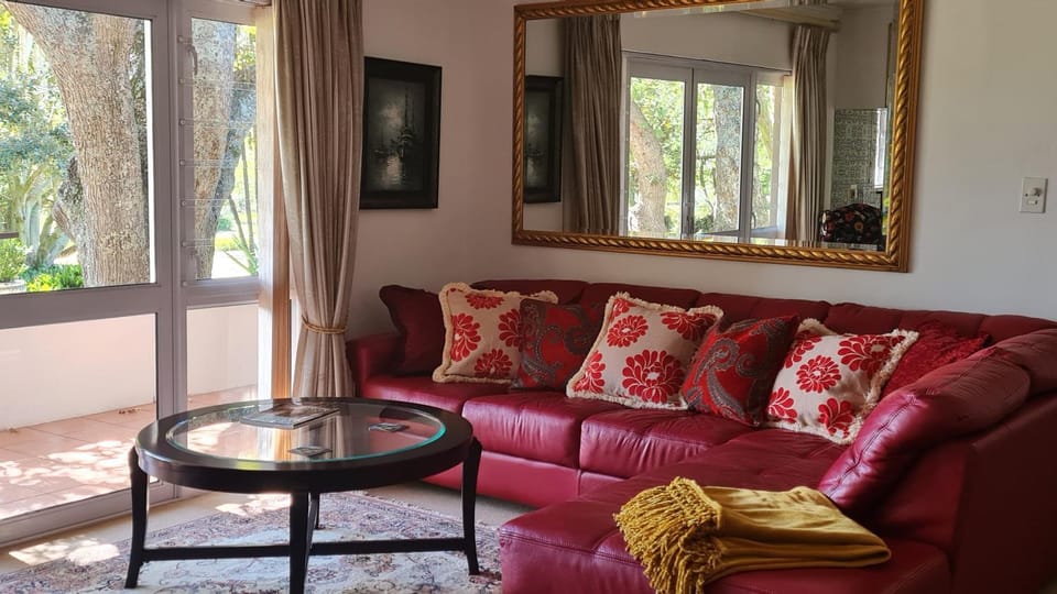 Tree Cottage Waterkloof Apartment in South Africa