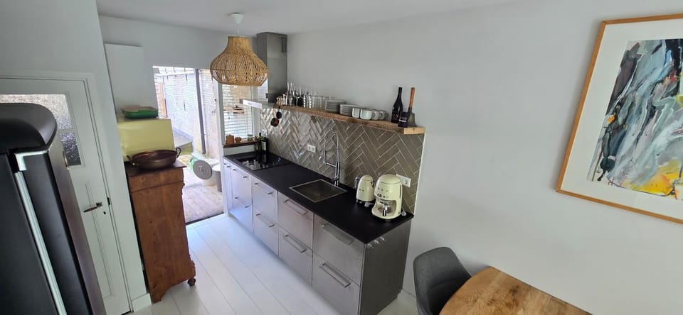 Centrally located, fully furnished luxury apartment Apartment in Gouda