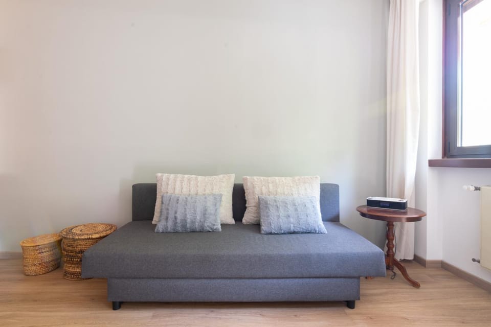 Bed, Living room
