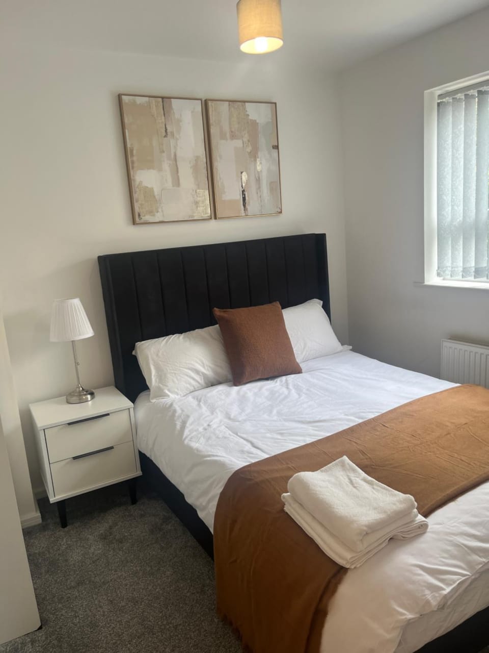 Bright & Luxurious Home with Garden Apartment in Salford