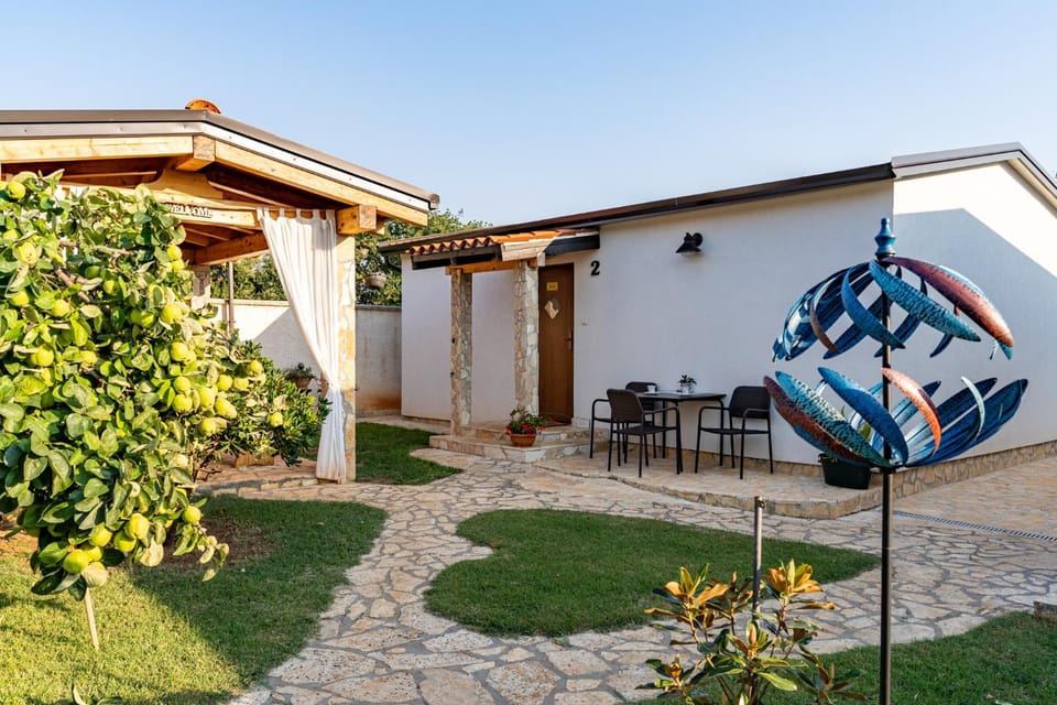 Patio, Facade/entrance, Garden, Balcony/Terrace, Seating area
