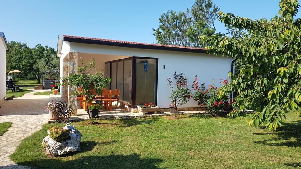 Property building, Patio, Facade/entrance, Garden, Seating area, Garden view
