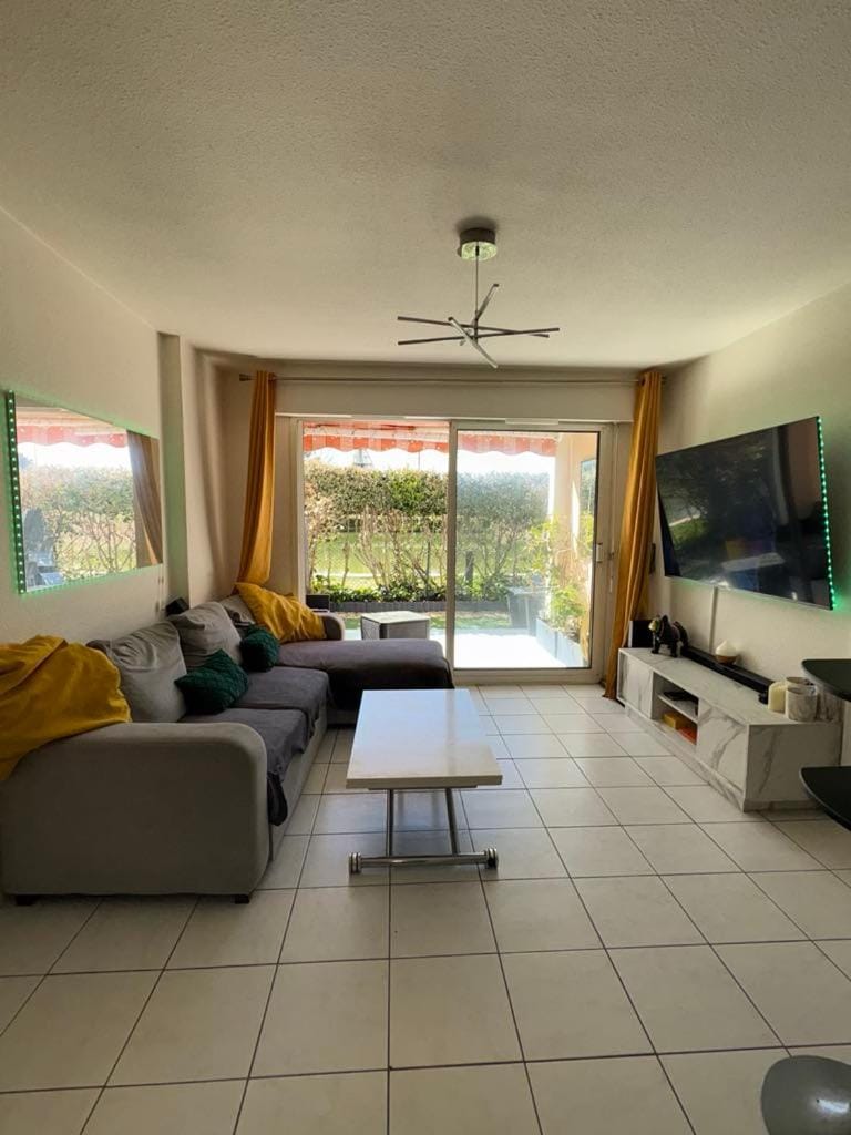 Communal lounge/ TV room, TV and multimedia, Living room