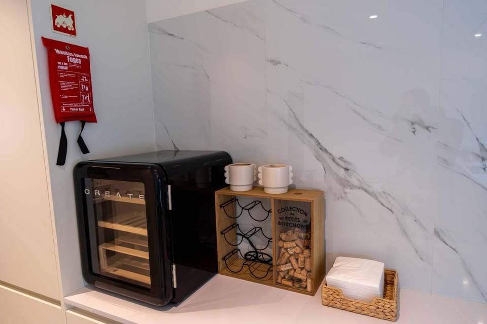 minibar, kitchen