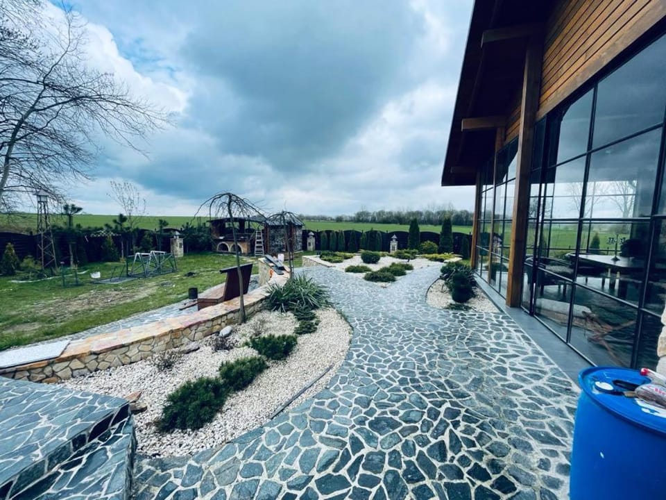 Noclegi Siwy Las Farm Stay in Lviv Oblast
