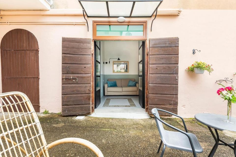 Property building, Balcony/Terrace