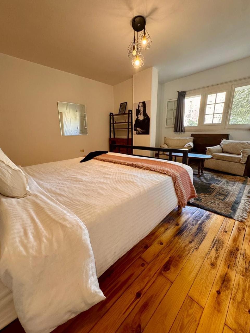 Bed, Living room, Photo of the whole room, Seating area, Bedroom