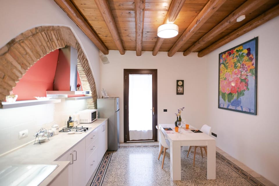 Kitchen or kitchenette, kitchen, acessibility