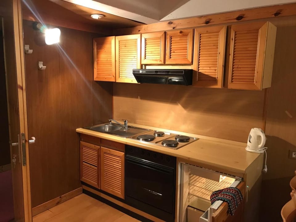 Kitchen or kitchenette, oven, stove