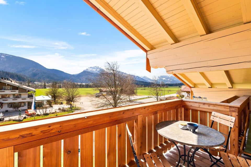 Spring, Day, Natural landscape, View (from property/room), Balcony/Terrace, Dining area, Mountain view