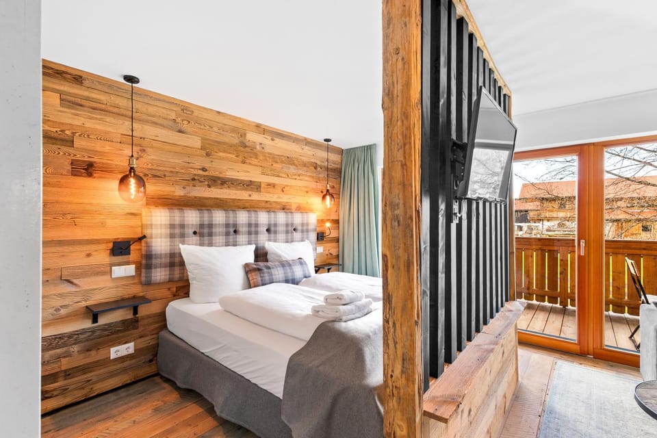 Bed, Photo of the whole room, towels