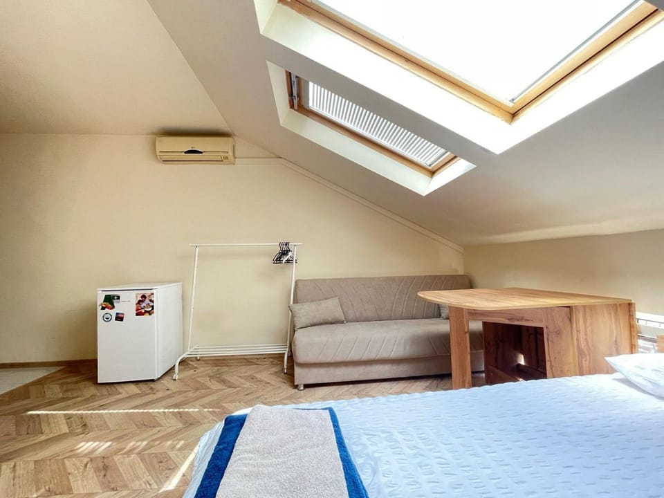 Bed, Living room, Bedroom, air conditioner