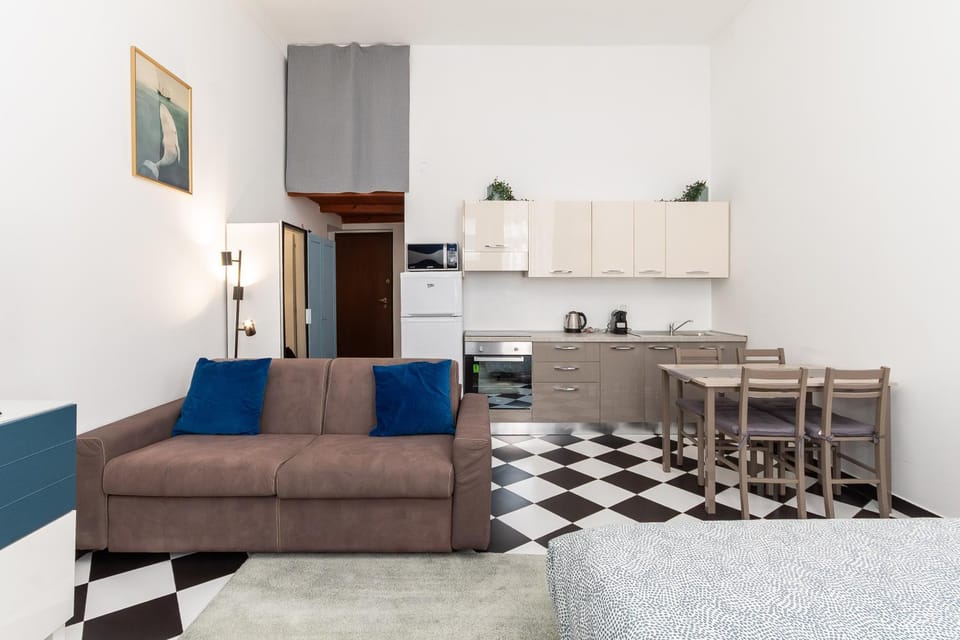 Kitchen or kitchenette, Living room, Seating area, Dining area, pet friendly, stove