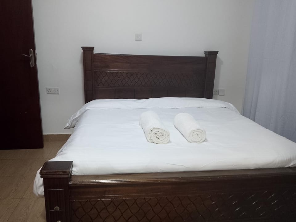 Bed, towels