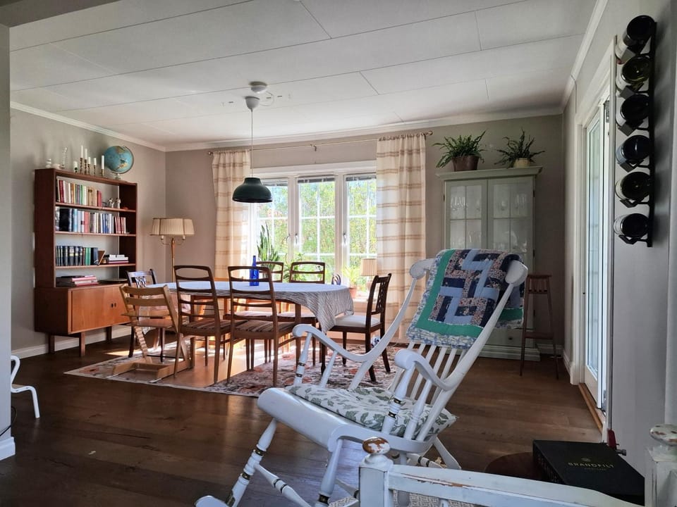 Living room, Seating area, Dining area