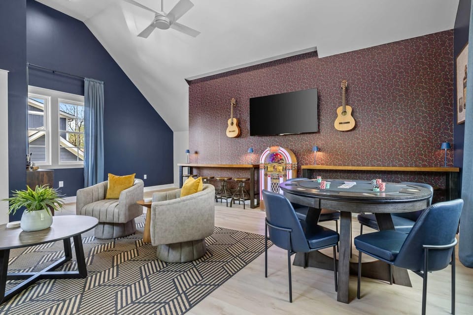 The Morrison - Karaoke Theater Backyard Oasis House in Nashville