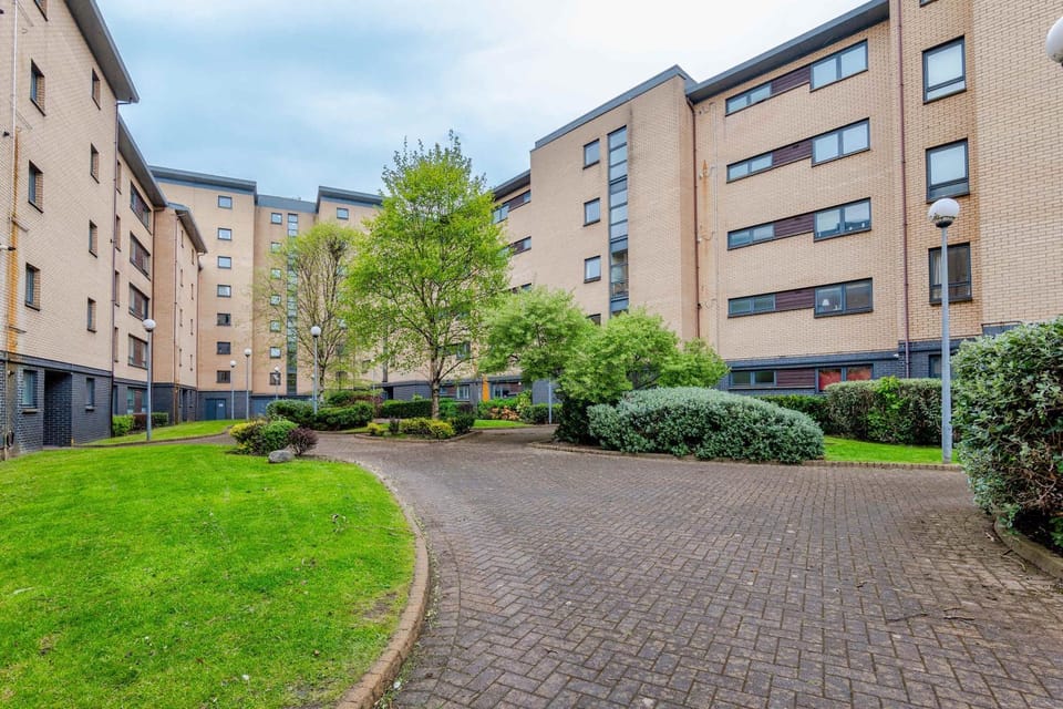Walk to Merchant City & Glasgow Green -Stylish 2BR Apartment in Glasgow