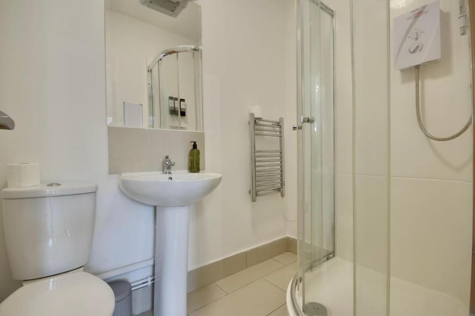 Aylward queen street apartments S19 Ground Floor Near City Centre, Gunwharf Quays Apartment in Portsmouth