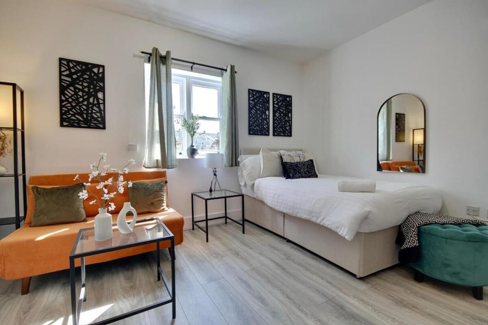 Aylward queen street apartments S19 Ground Floor Near City Centre, Gunwharf Quays Apartment in Portsmouth