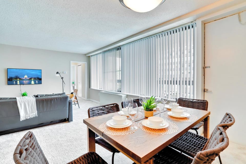 Seating area, Dining area