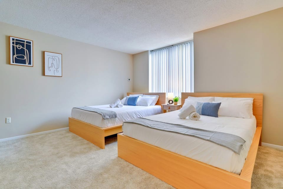 Bed, Bedroom, towels
