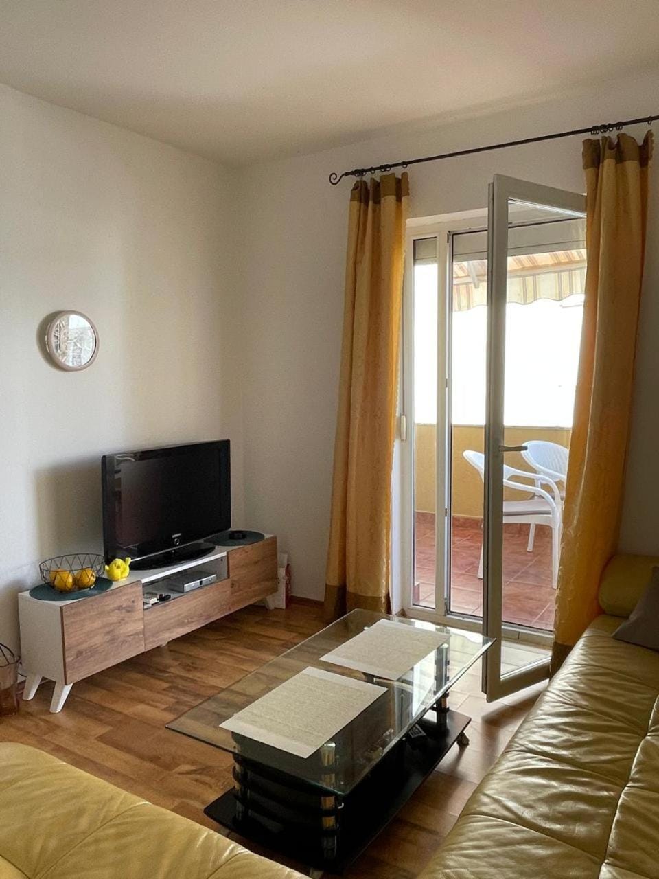 Communal lounge/ TV room, TV and multimedia, Photo of the whole room, Seating area