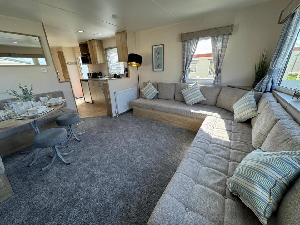 Living room, Dining area, kitchen