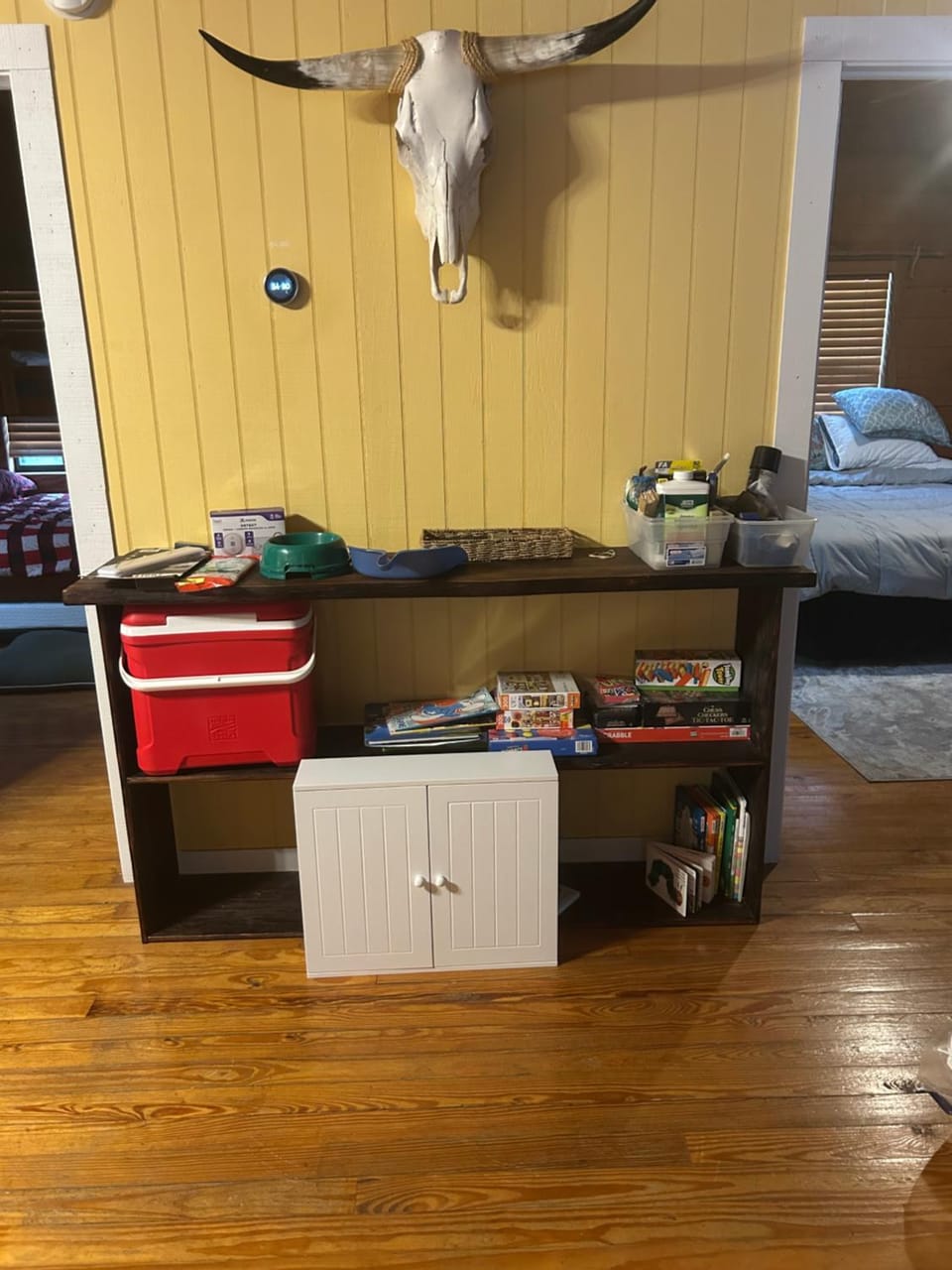 Property building, Bed, Bedroom