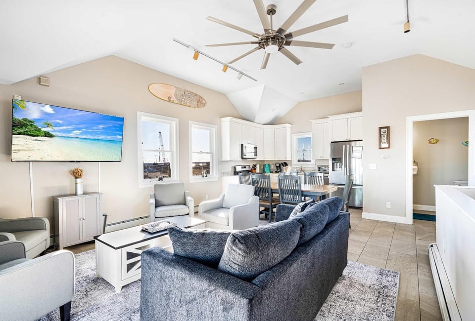 Oceanview Oasis Newly Renovated Parking House in Hampton Beach