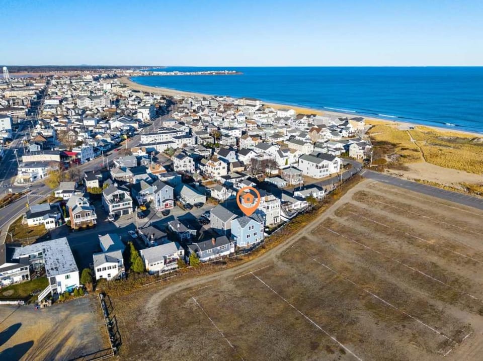 Oceanview Oasis Newly Renovated Parking House in Hampton Beach