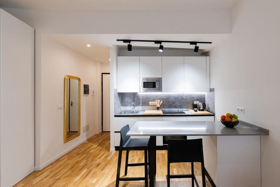 Kitchen or kitchenette, Dining area, oven, stove