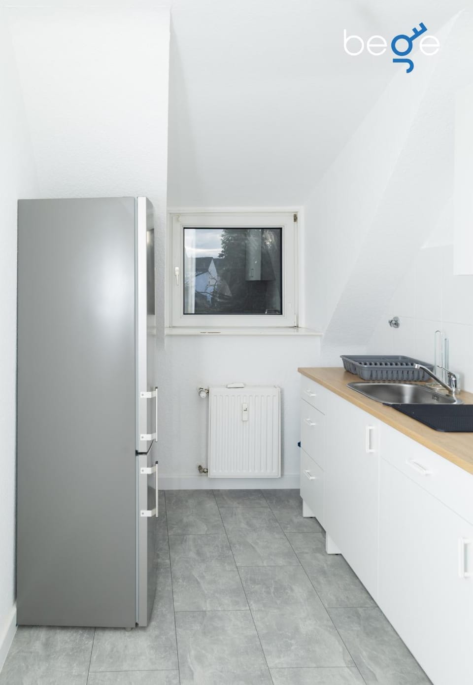 Kitchen or kitchenette, oven