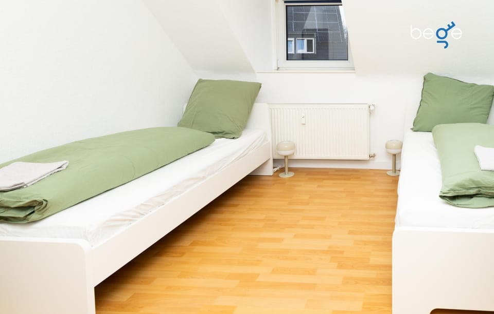 Photo of the whole room, Bedroom