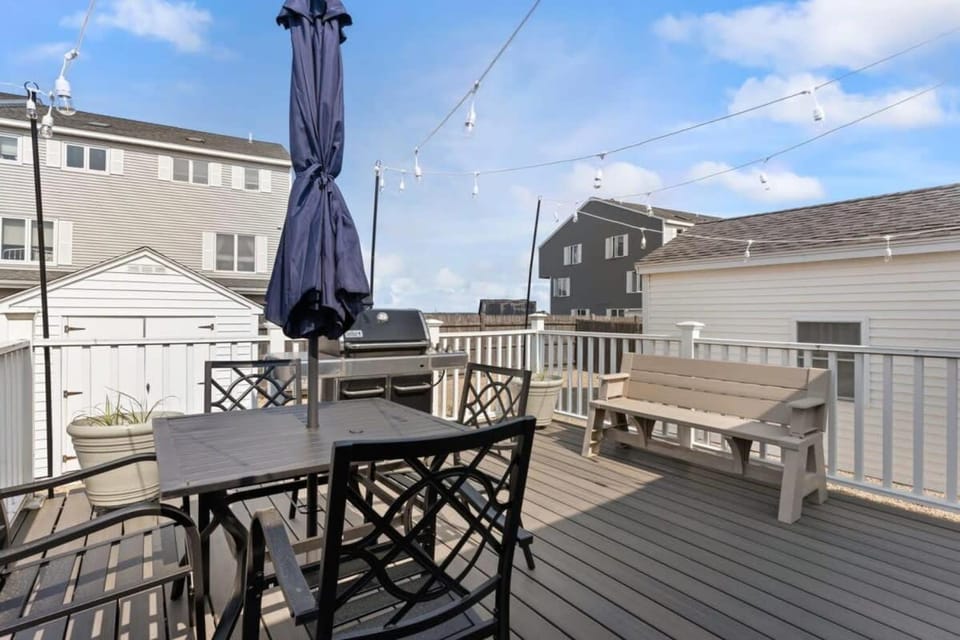 Harris Ave Hideaway Private Deck Near Marina House in Hampton Beach