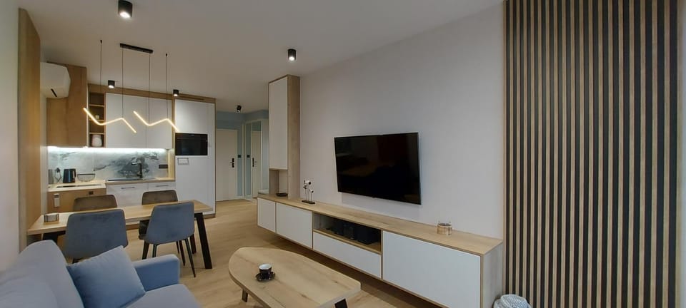 TV and multimedia, Kitchen or kitchenette, Living room, Seating area, Dining area