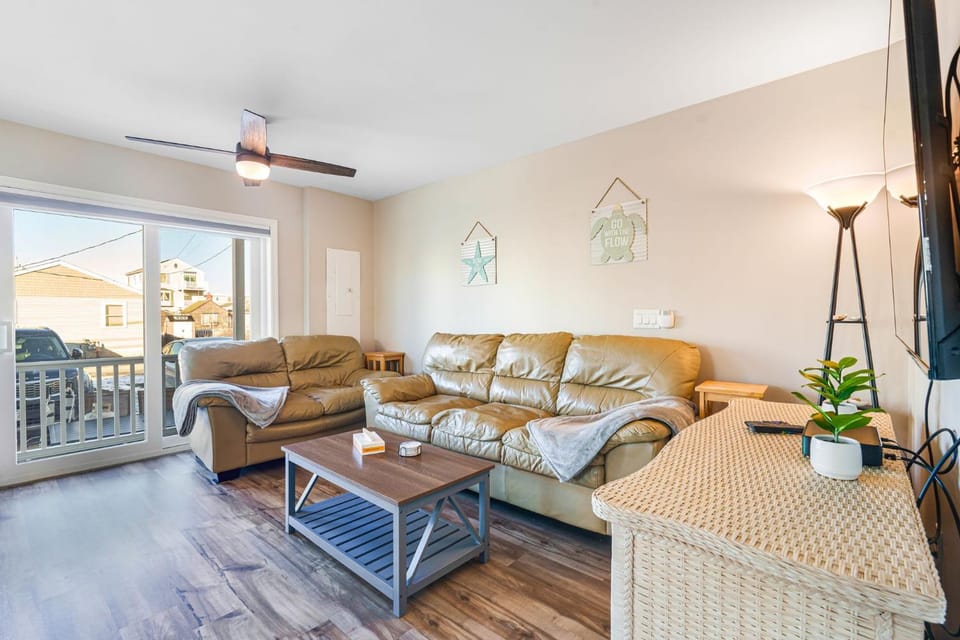 Island Escape Steps to Beach AC Updated House in Hampton Beach