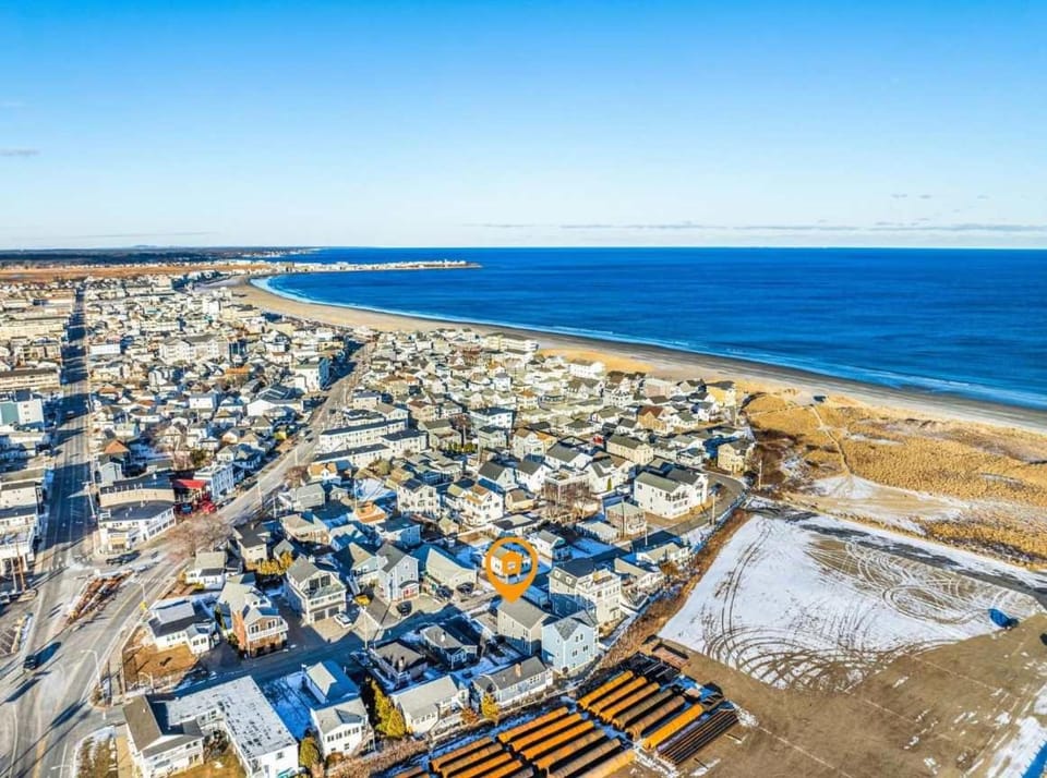 Island Escape Steps to Beach AC Updated House in Hampton Beach
