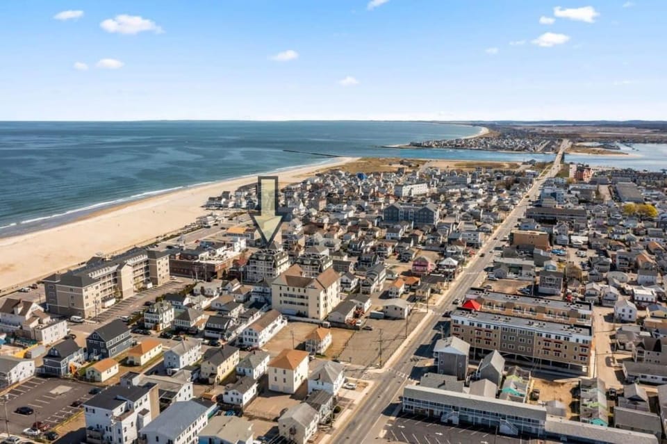 Private Balcony Steps to Beach K St Penthouse #6 House in Hampton Beach