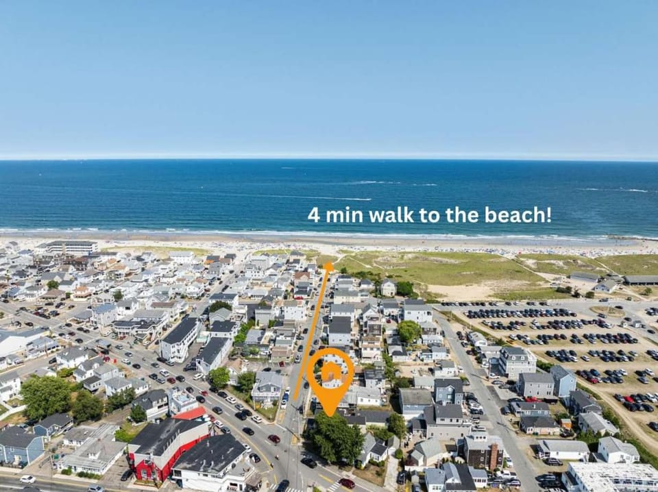 Steps to Beach Pet Friendly Front Unit Apartment in Hampton Beach