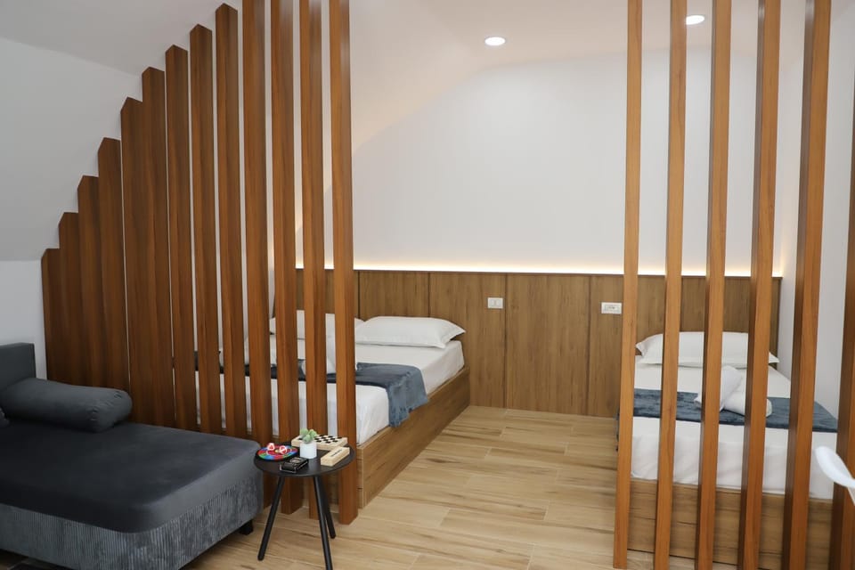 Bed, Seating area