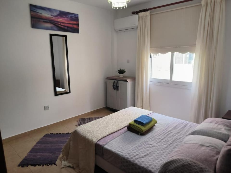 STOP! Book Now 3 Bedroom Large Apartment in Oroklini Apartment in Oroklini