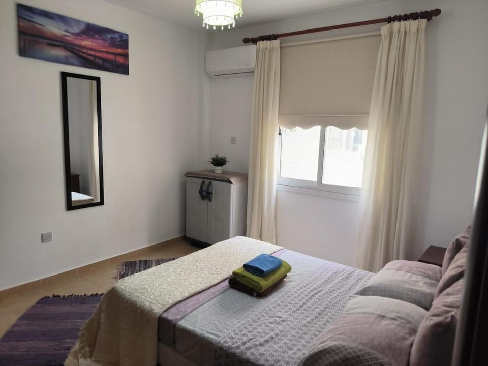 STOP! Book Now 3 Bedroom Large Apartment in Oroklini Apartment in Oroklini