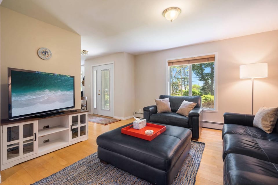Shoals View Escape Ocean Views Dog-Friendly House in Rye