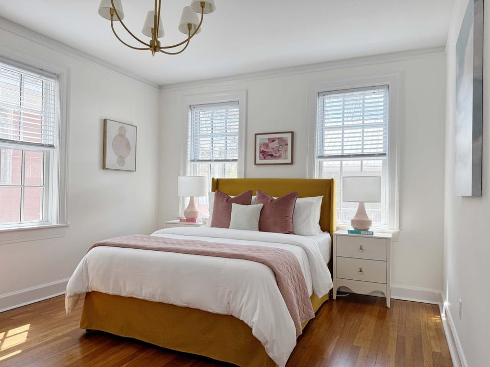 Bed, Photo of the whole room, Bedroom, storage