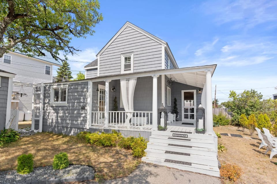 The Wishbone Steps to Beach Bunk House House in Newburyport