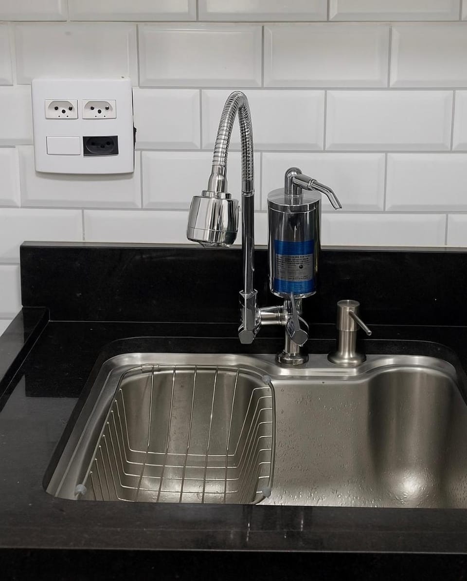Seu lar no Porto, 2Qts sendo uma suíte, com vaga de garagem,10min do Aeroporto SDU Apartment in Rio de Janeiro