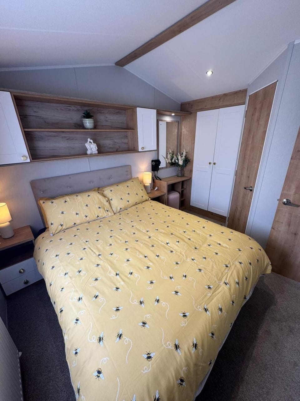 Bed, Photo of the whole room, Bedroom, wardrobe