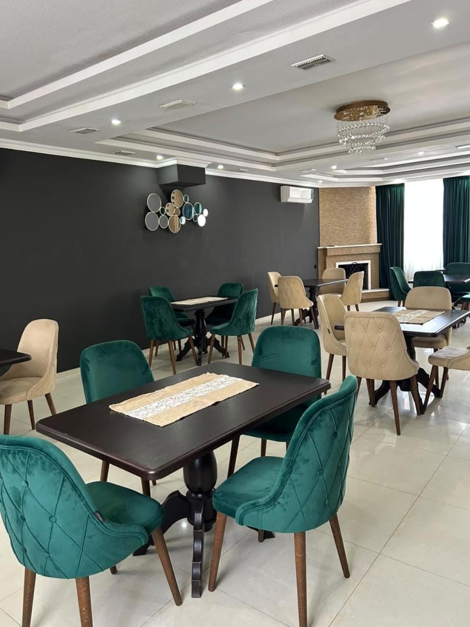 Restaurant/places to eat, Banquet/Function facilities, Seating area