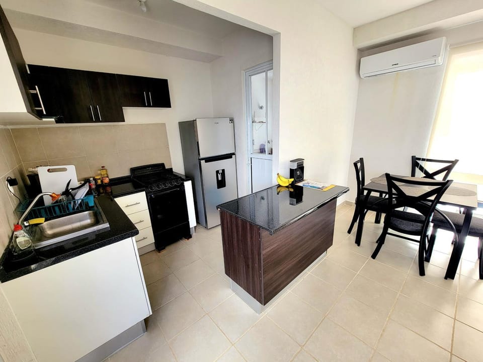 Kitchen or kitchenette, Kitchen or kitchenette, Living room, Dining area