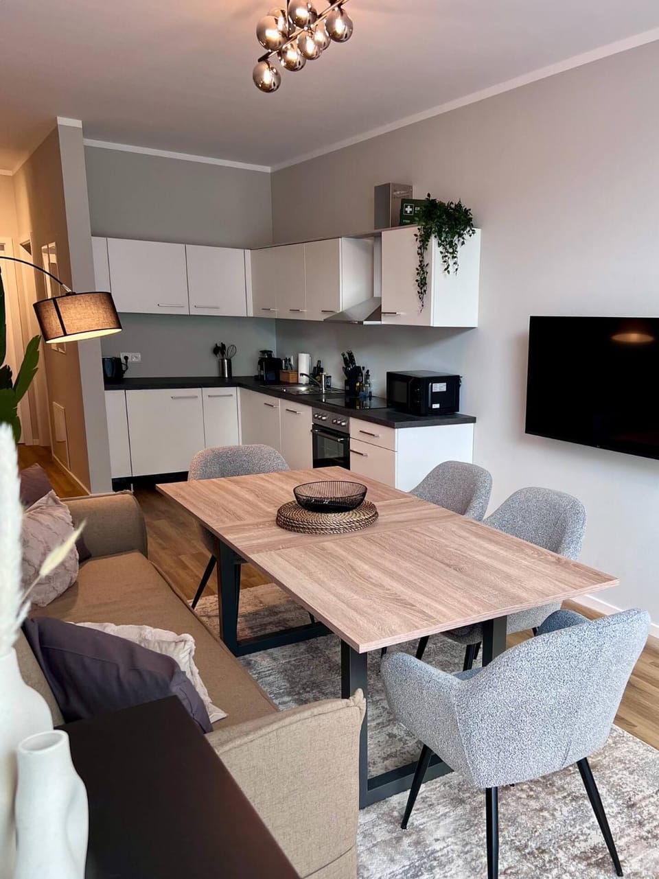TV and multimedia, Living room, Dining area